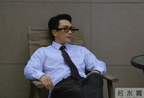 47岁帅气星二代逆袭,父亲曾为他放弃事业,如今他已成父亲的骄傲