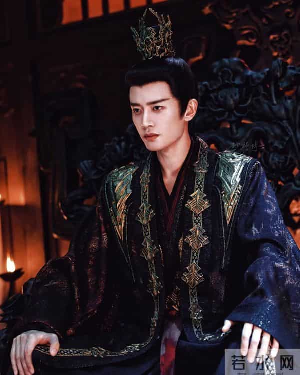 论萧焕的“双标”:治国是顶级玩家,谈爱是幼儿园新生