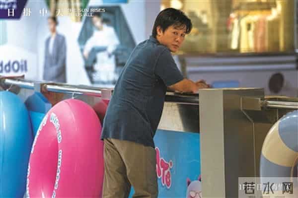 《日挂中天》:一个女人在倦怠、痛苦与爱中的选择