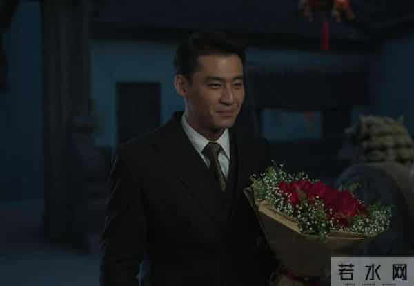 《隐锋》贾云英嫁吴仕仁藏胶卷，护父传情报，实为利益交换式掩护