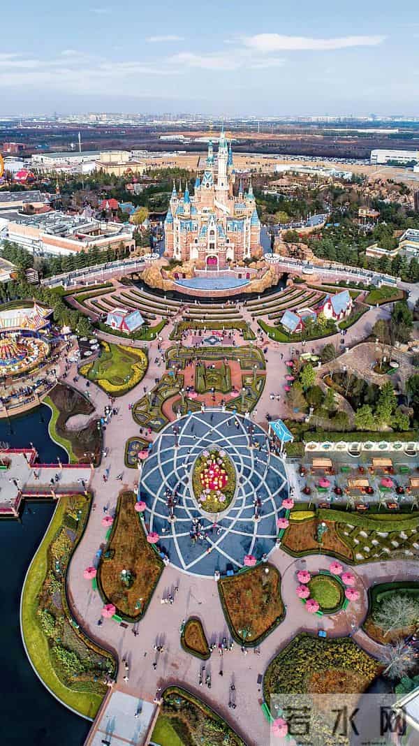 动动嘴赚你一辈子的钱?明星配音翻车背后,是资本的傲慢!