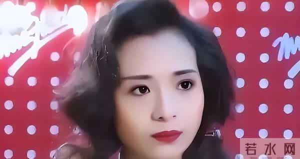 她是香港第一波霸，与男友同居26年，现在变成这个样子