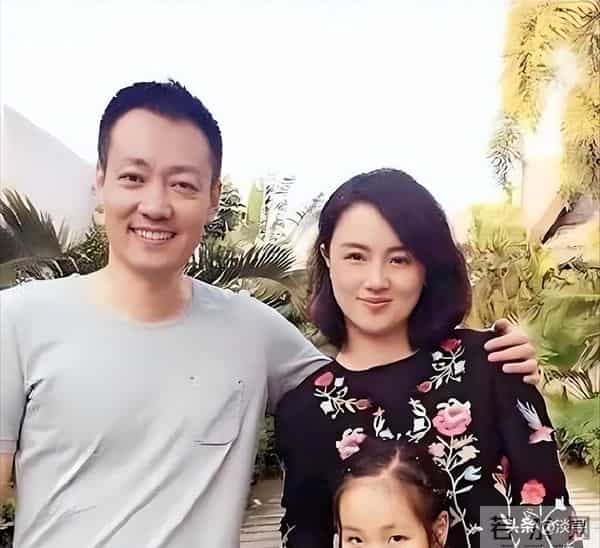 李乃文也没想到，朱媛媛离世仅半年，辛柏青已经走上了另一条路