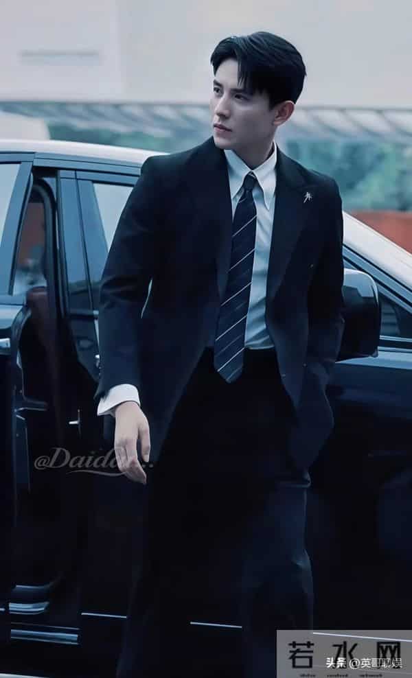 红果人气演员总榜大洗牌，韩雨彤蝉联榜首，王皓祯男演员排第一