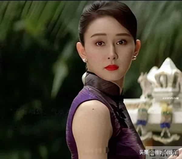 胡静在港片《千杯不醉》的剧中造型好美