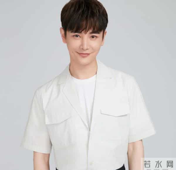 不要以为胸前塞馒头就是女性，这四人才是真正男扮女装的典范