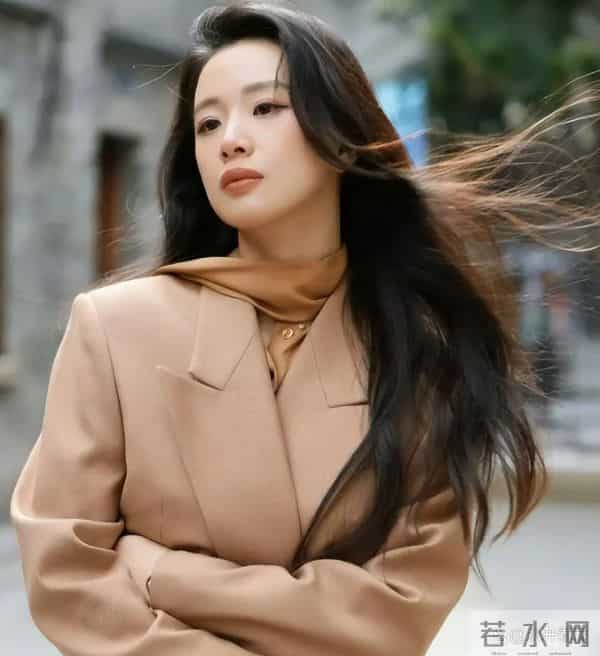 因炫耀身份惨遭封杀，求拍“裸戏”升职！难怪连张颂文都嫌弃她！