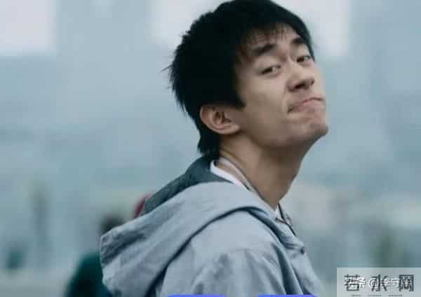 易烊千玺演技票房号召力兼具：拿金鸡奖影帝，主演电影预售都过亿