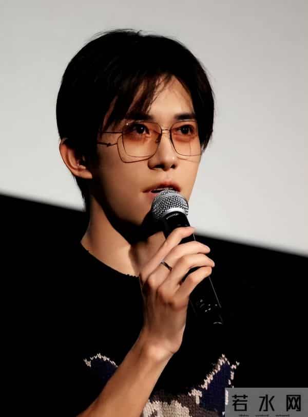 打破天花板仅4天，央视二次点名易烊千玺，让整个演艺圈沉默了