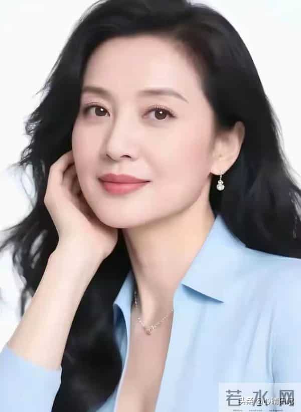 别再不懂女人！无论多大，她们最渴望从不是物质，而是身边有个人