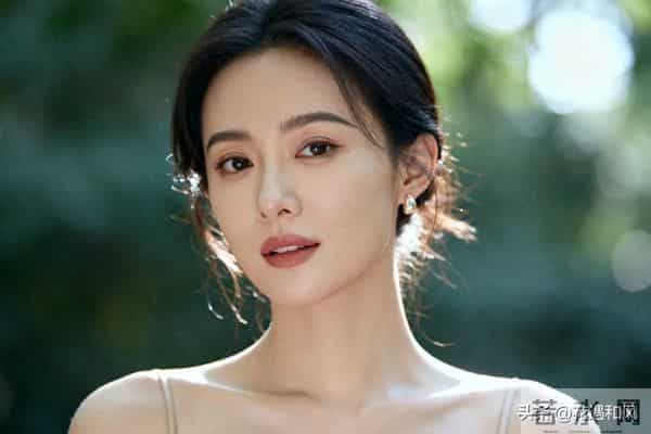 女人越有以下表现，越是想和男人发生“越界关系”，男人别不信了