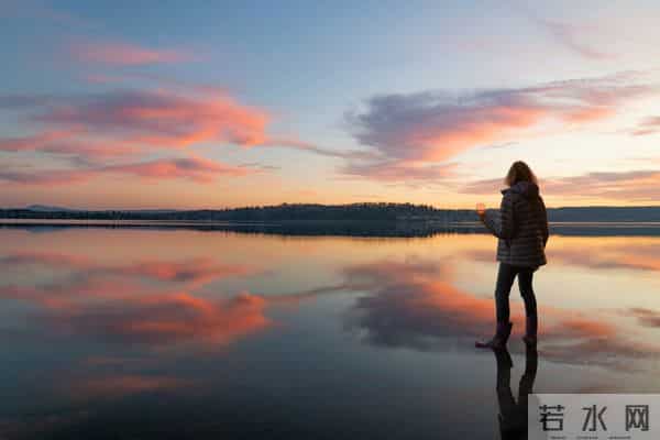 女人过了五十五，宁可独睡，也别对丈夫做这两件事，一做就散场