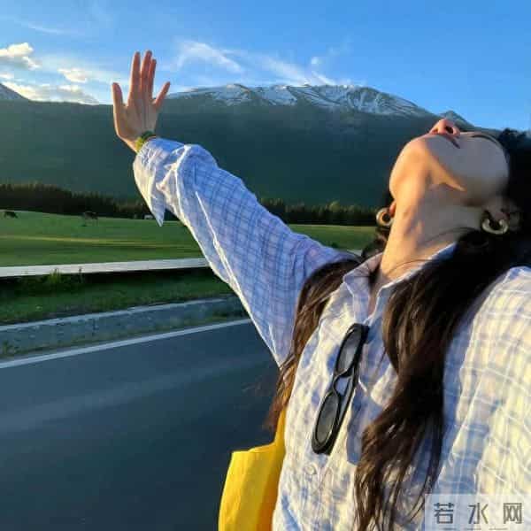 人到晚年,如有异性靠近不是桃花,是你心里开了光光是你心里开