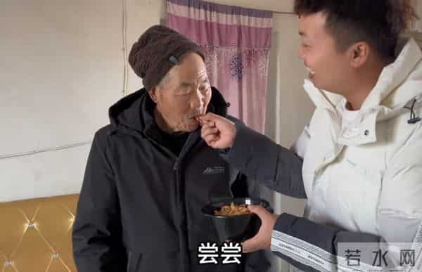 余雪爷爷状态不妙，一举动证明已是弥留之际，家里人已有心理准备