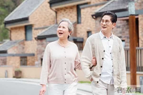 人到晚年才发现：独生子女家庭，远比多子女家庭的老人，更幸福