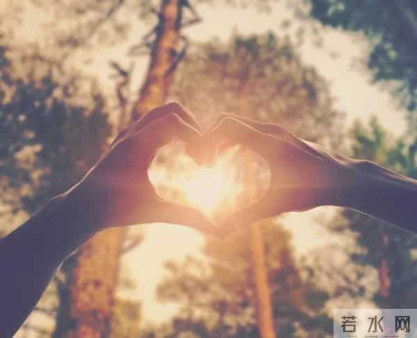 女子远嫁深圳离婚,分开15年前男友知道,主动联系再续前缘