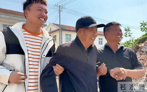 余雪爷爷状态不妙，一举动证明已是弥留之际，家里人已有心理准备