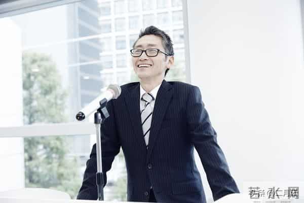 两性问题：男人长久吸引女人的魅力，从不是颜值，而是这3种底气