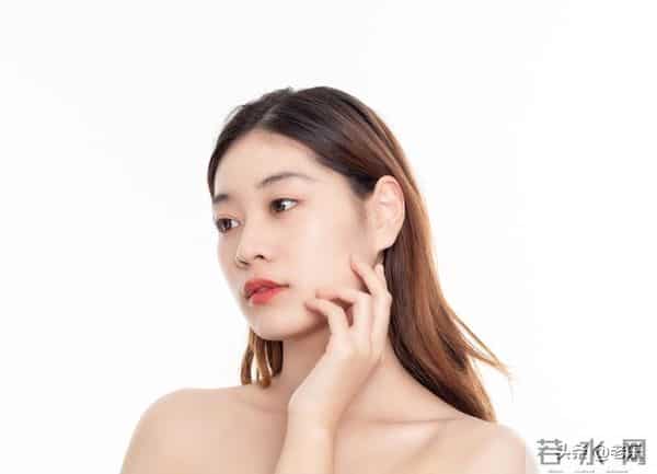 女人“默许”你追她的5个暗示，第4个信号出现时，她早已动心！