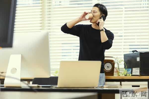 两性问题：男人长久吸引女人的魅力，从不是颜值，而是这3种底气