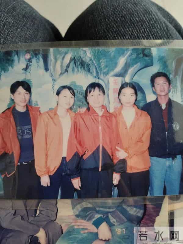 人到中年才懂-兄弟姐妹关系走的远近,这三个人起决定性作用