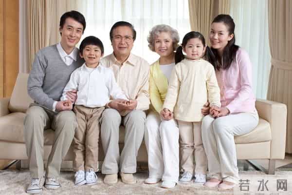 人到中年才懂-兄弟姐妹关系走的远近,这三个人起决定性作用