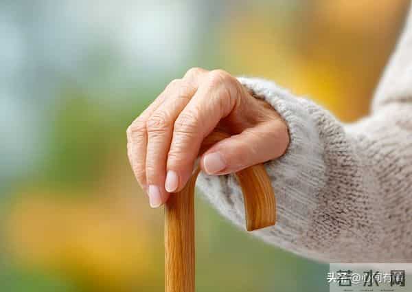 人到晚年才发现：独生子女家庭，远比多子女家庭的老人，更幸福