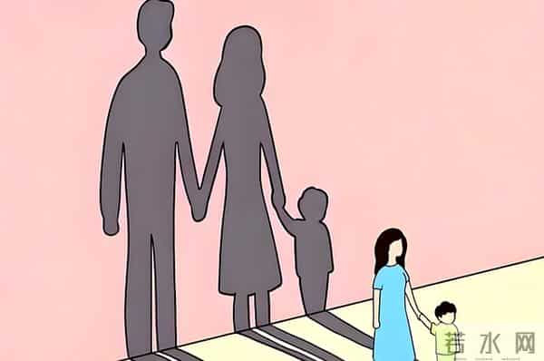 20岁女外卖员哭诉:妈妈嫁了5次, 每次害全家做驴, 我恨每一个