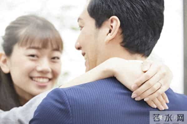 两性探秘：触碰女人这个地方，比亲吻拥抱还让她心动，越碰越恩爱