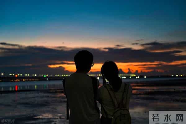 别傻傻只看身体接触,女人一旦在这些地方为你破戒,就是爱惨你了