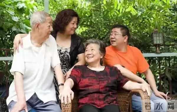 老了才明白，男人过六十，千万不要在兄弟姐妹面前，做这几件事！