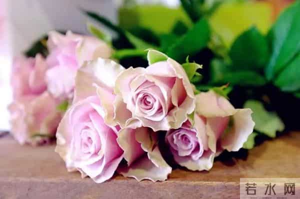 男人和你在一起,有以下三种行为,说明你在他心里不重要