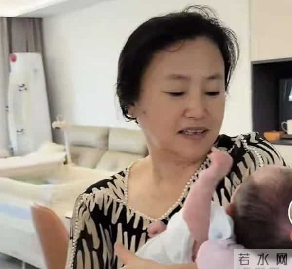 球球花钱大手大脚，有娃后也一点苦吃不了，全靠婆婆 网友：太……