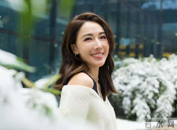 终于懂了李施嬅的虐恋真相：没安全感的女人，大都会贪恋这个东西