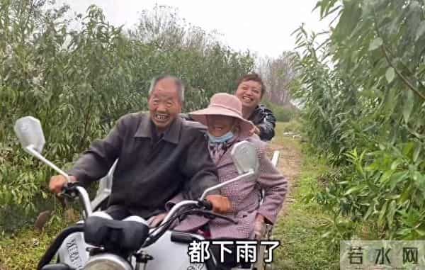 余雪爷爷状态不妙，一举动证明已是弥留之际，家里人已有心理准备