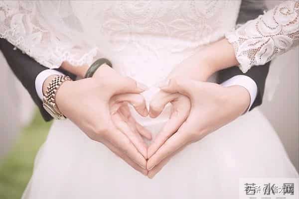 属蛇的人,到底和谁谈恋爱最般配?谁又最容易吵得满屋飞火星?