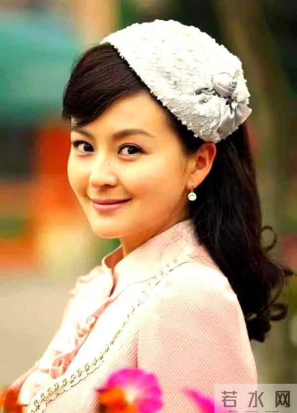 戴娇倩现状:回老家上海定居,靠直播带货讨生活,母女共用一张脸