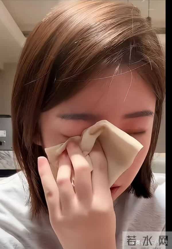 26岁黄一鸣官宣恋情,男方出手阔绰是富二代,难怪送女儿回老家