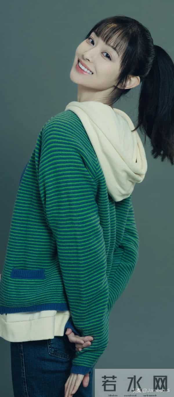 四川大学校花 盖玥希 172高挑身材和鲶鱼系高级脸搭配微凸厚唇 很美