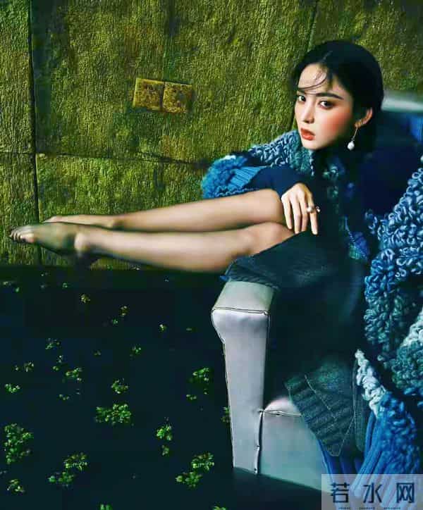 禁欲系娜扎遇上黑丝 这谁顶得住？