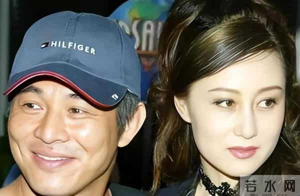 风水轮流转！看了62岁李连杰和63岁利智的合照，风光背后满是心酸