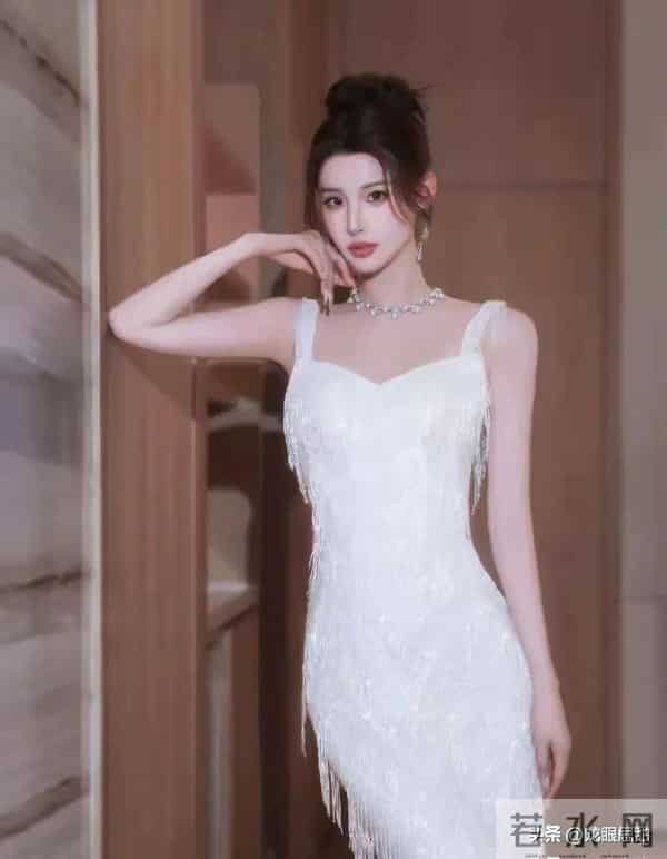 厦门一超模,177cm身高 50公斤体重,瘦而有料,造型惊艳所有人