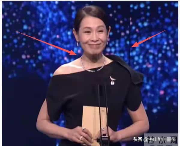 56岁刘若英变样:脸干瘪像老太太,又瘦又普,高龄生子断崖式衰老