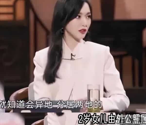 唐嫣现身罗晋父亲葬礼,两人并排走招待宾客,此前两人被传婚变