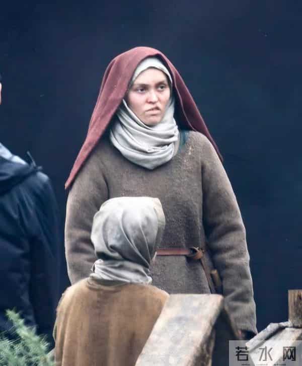 天啊,这居然是德普的女儿, 为了甩掉星二代标签新片造型突破很大