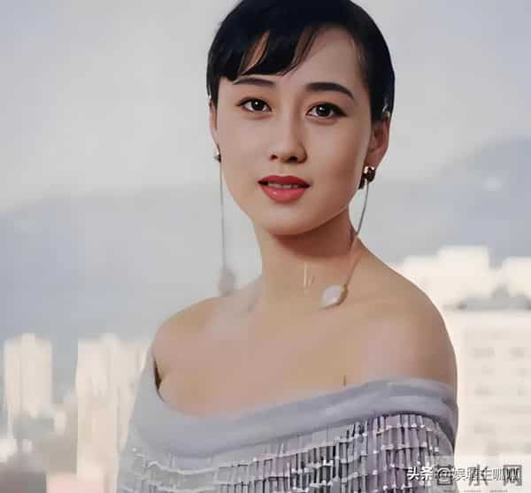 利智算不算顶级大美人？看看她和关之琳、翁虹的合照就有答案了