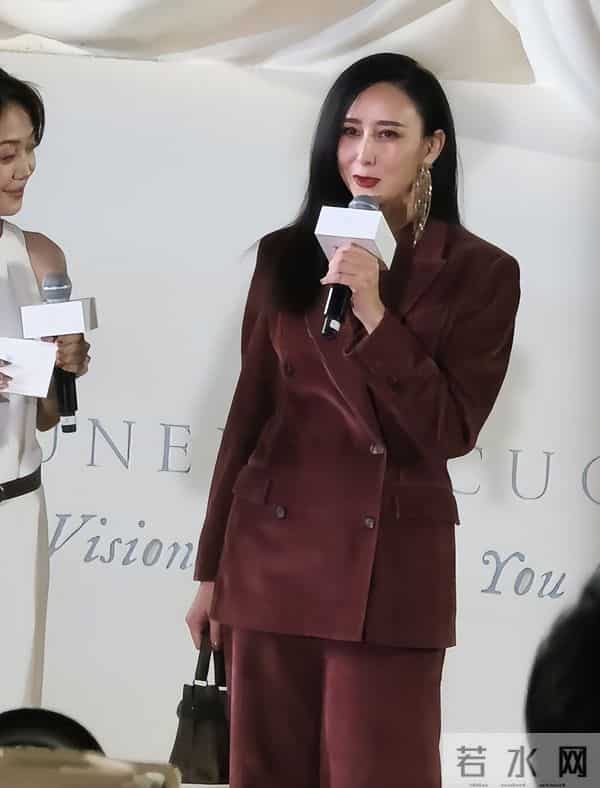 深圳BC红毯太真实,童谣头秃靠边站、胡静嘴歪显老态、王凯瘦脱相