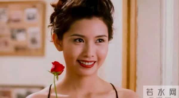 退圈多年,57岁邱淑贞最新亮相打扮精致,携老公参加婚礼,和梁朝伟刘嘉玲合影