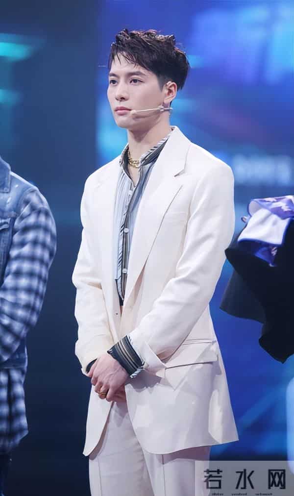 再多钱有什么用?31岁王嘉尔的现状,给所有年轻人提了个醒