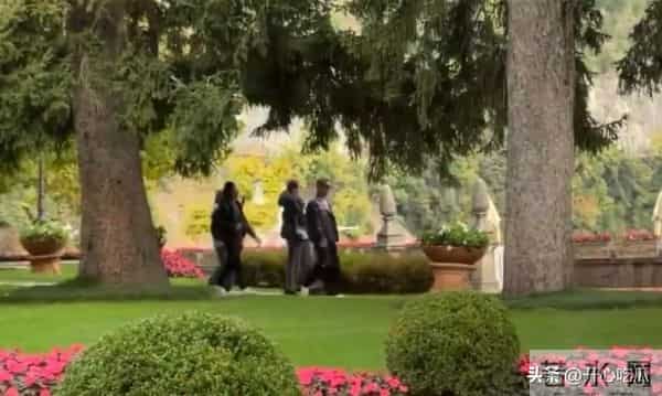 王心凌和吴克群约会被拍,两人穿情侣装逛街吃饭,恋情曝光太甜了